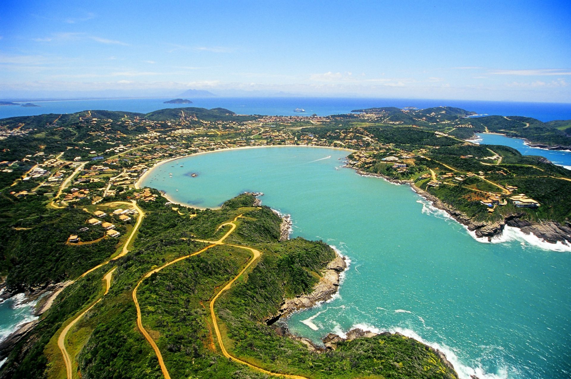 Praia da Ferradura está entre as 50 mais bonitas da América do Sul