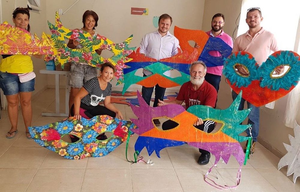 Carnaval de Búzios ganha decoração feita de material reciclável