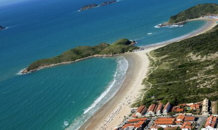 Praia do Peró, em Cabo Frio, recebe selo Bandeira Azul