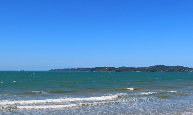Point de kitesurf e um dos pontos turísticos, hoje, mais fotografados de Búzios! Sabe que praia é essa?